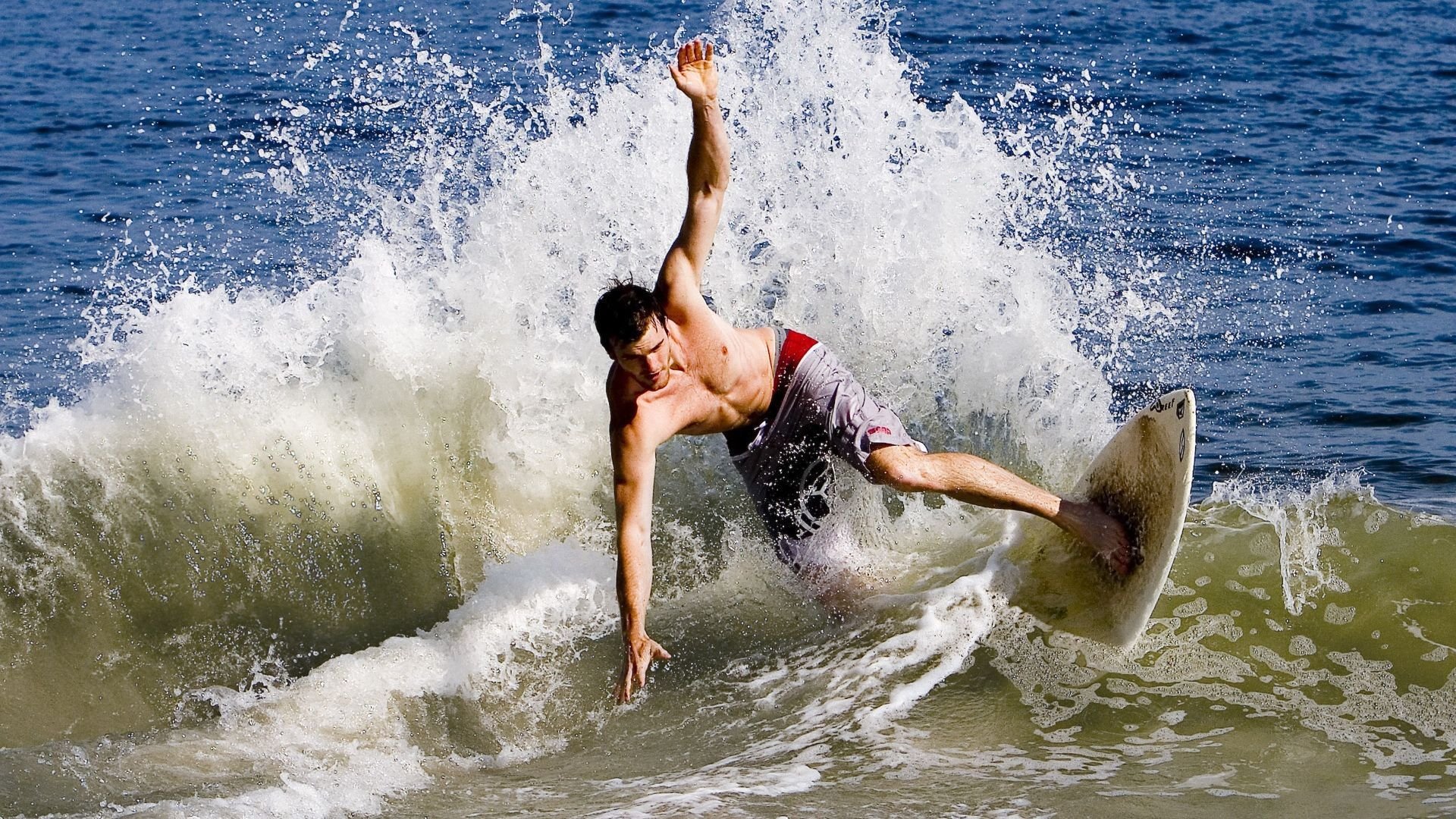 体育新闻中心推动青少年体育内容创新传播机制，学生体育新闻