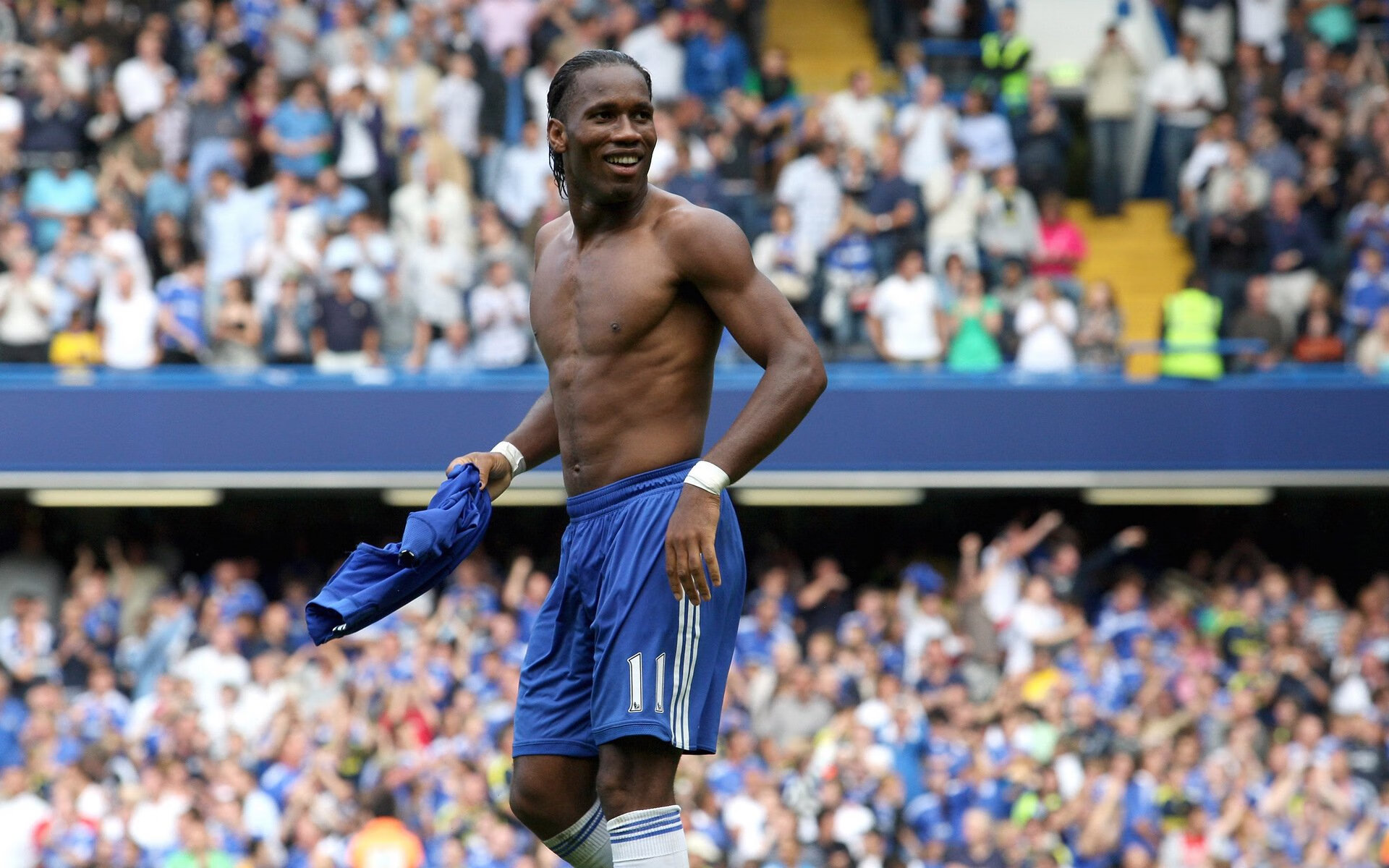 拜仁球员体能分配合理,控制后程节奏,拜仁队内